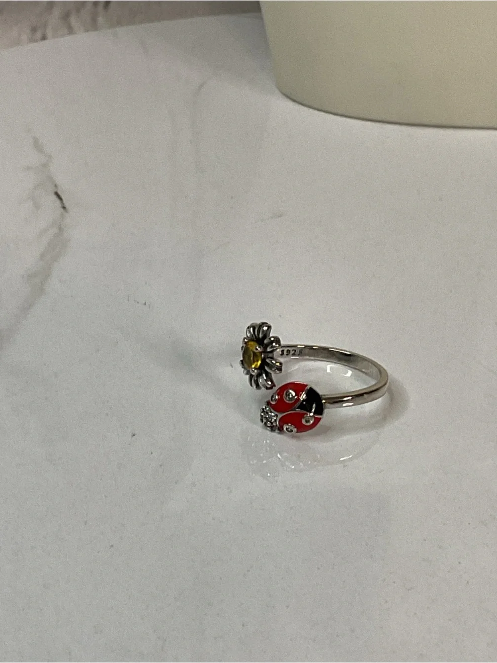 🌟🌟 S925 Sterling Silver Open Ring with Red Enamel Ladybug and Yellow Daisy